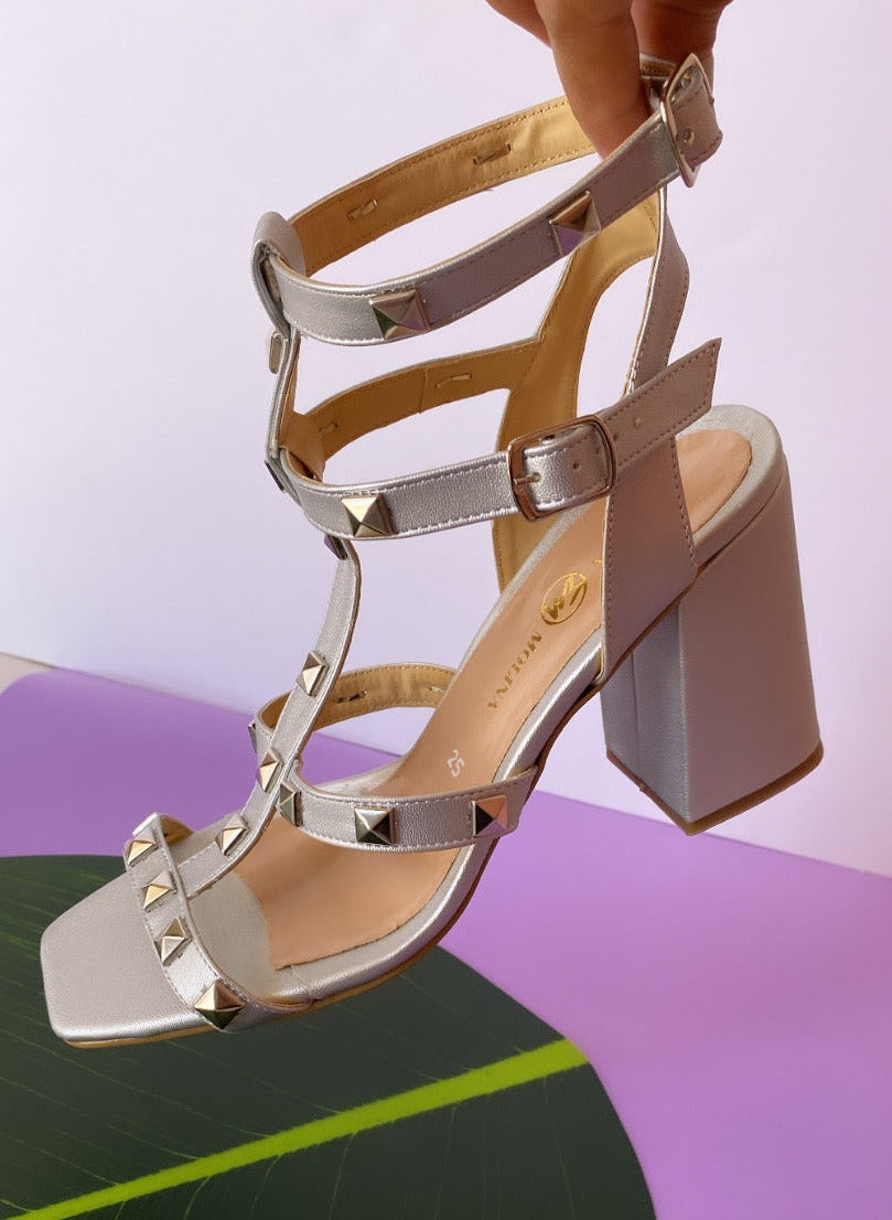 sandalias plateadas de mujer
