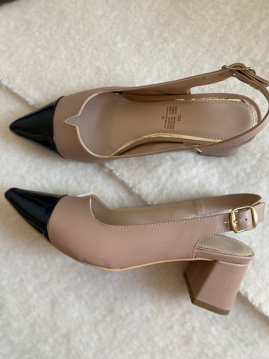 Pumps estilo Chanel nude