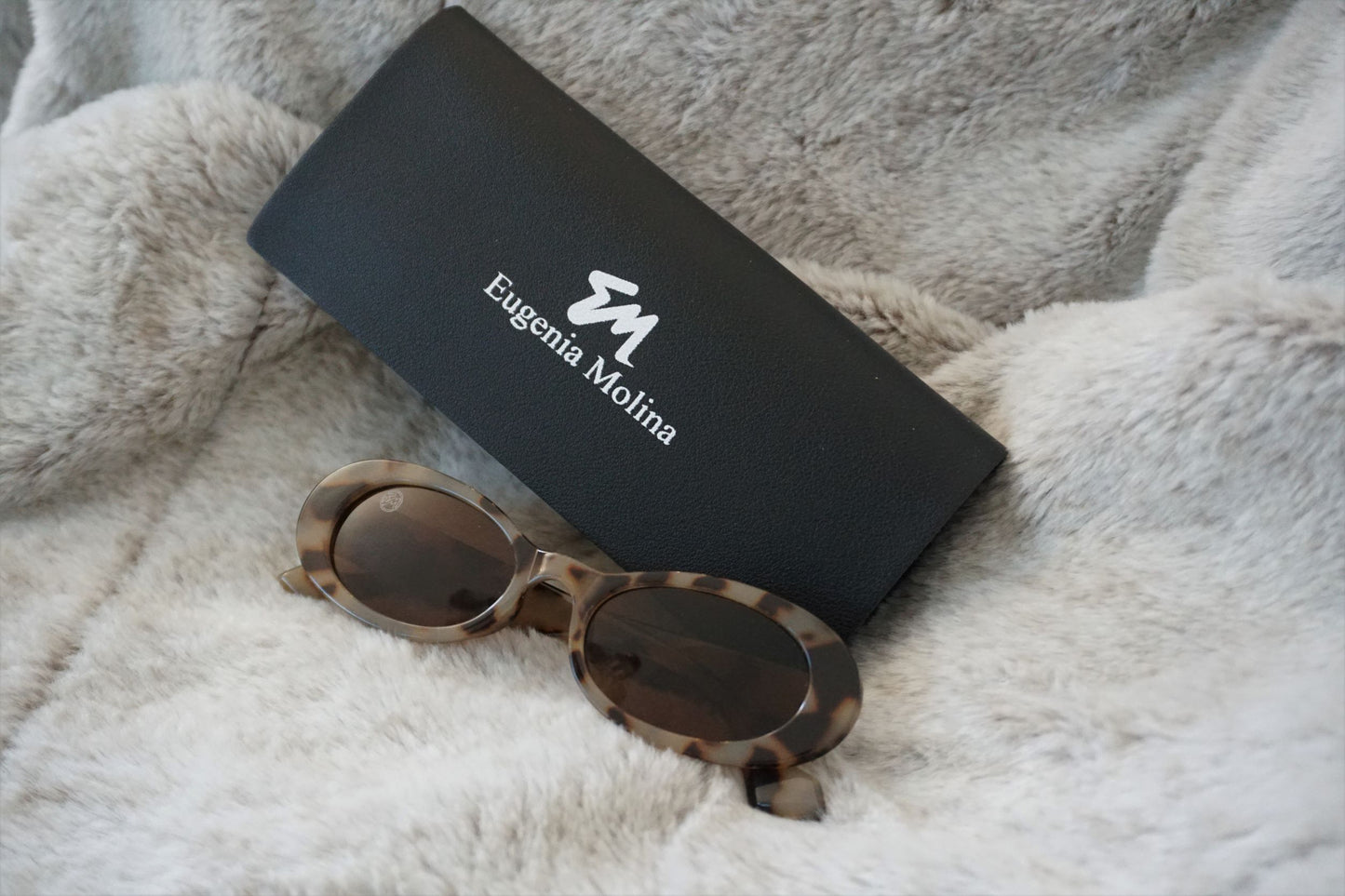 Small Oval Tortoise Vintage Frame Sunglasses for Women - Eugenia Molina