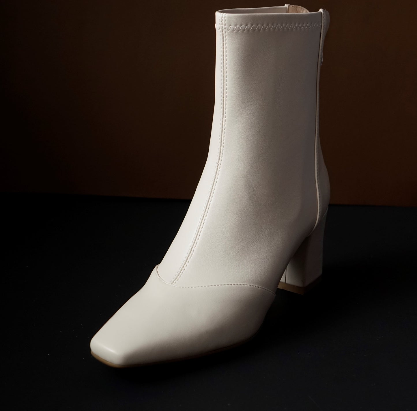 Off White Smooth Leather Ankle Boots for women - Eugenia Molina