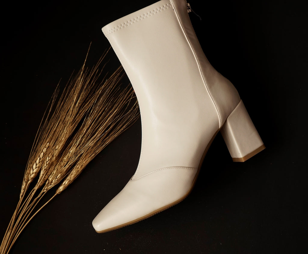 Off White Smooth Leather Ankle Boots for women - Eugenia Molina