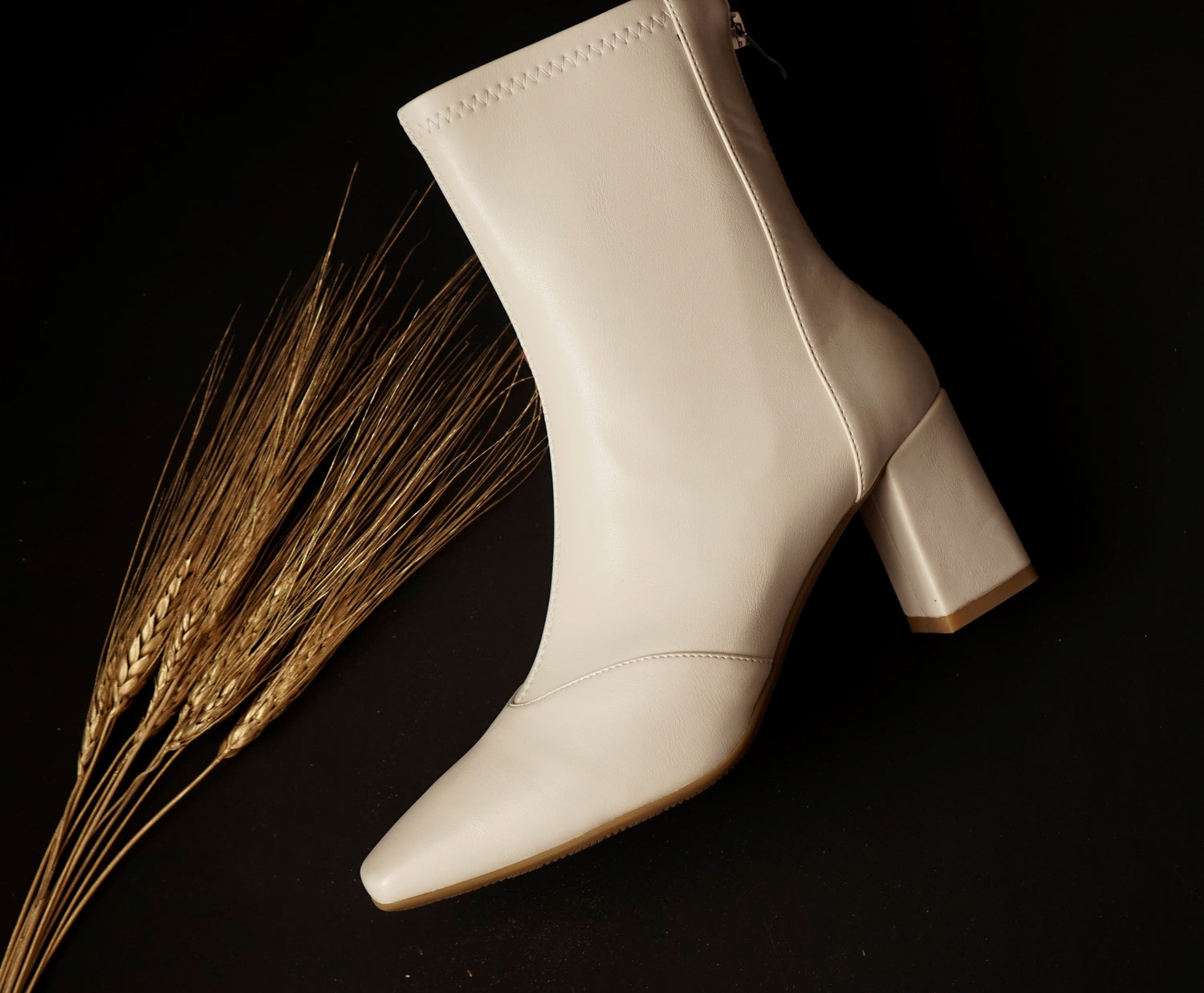 Off White Smooth Leather Ankle Boots for women - Eugenia Molina
