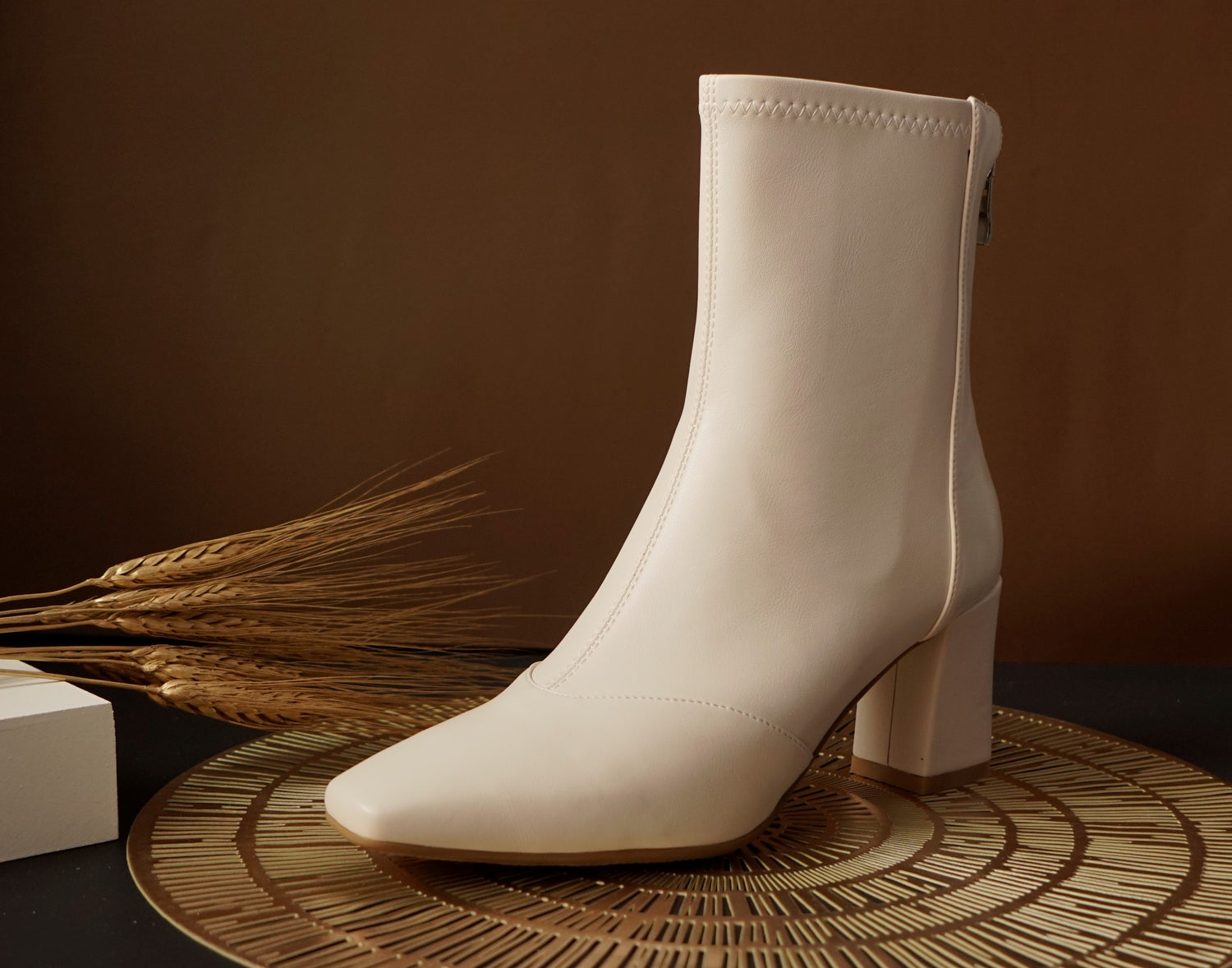 Off White Smooth Leather Ankle Boots for women - Eugenia Molina