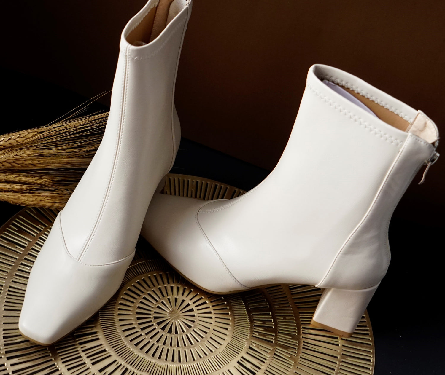 Off White Smooth Leather Ankle Boots for women - Eugenia Molina
